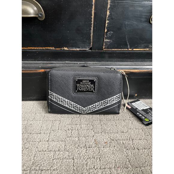 Marvel Studios Loungefly Wakanda  Forever Zip Wallet NWT - Picture 2 of 5